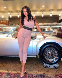 Claudia Jordan feet photo thumbnail