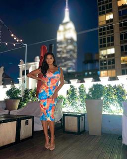 Claudia Jordan feet photo thumbnail