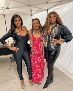 Claudia Jordan feet photo thumbnail