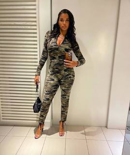 Claudia Jordan feet photo thumbnail