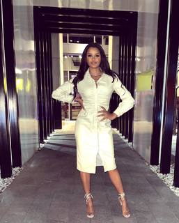 Claudia Jordan feet photo thumbnail