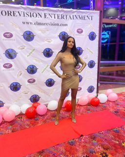 Claudia Jordan feet photo thumbnail