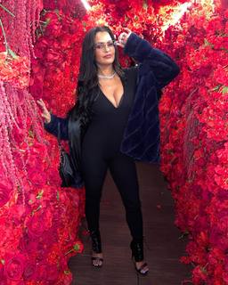 Claudia Jordan feet photo thumbnail