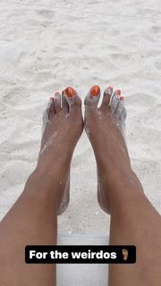 Claudia Jordan feet photo thumbnail