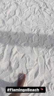 Claudia Jordan feet photo thumbnail