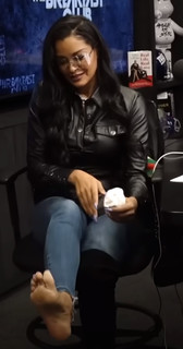 Claudia Jordan feet photo thumbnail