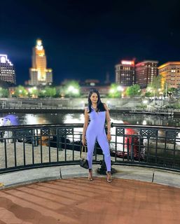 Claudia Jordan feet photo thumbnail