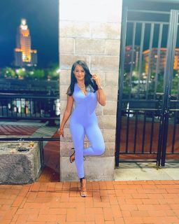 Claudia Jordan feet photo thumbnail