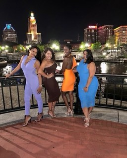 Claudia Jordan feet photo thumbnail