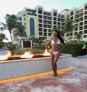 Claudia Jordan feet photo thumbnail