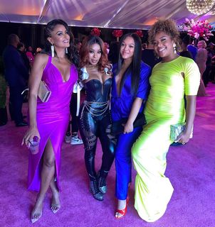 Claudia Jordan feet photo thumbnail