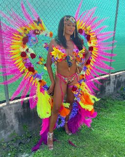 Claudia Jordan feet photo thumbnail