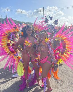 Claudia Jordan feet photo thumbnail