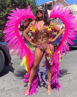 Claudia Jordan feet photo thumbnail