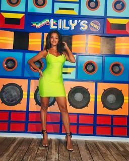 Claudia Jordan feet photo thumbnail