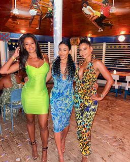 Claudia Jordan feet photo thumbnail