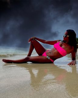 Claudia Jordan feet photo thumbnail