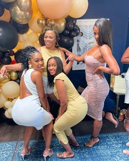 Claudia Jordan feet photo thumbnail