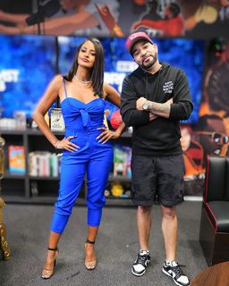 Claudia Jordan feet photo thumbnail