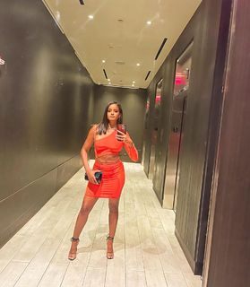 Claudia Jordan feet photo thumbnail