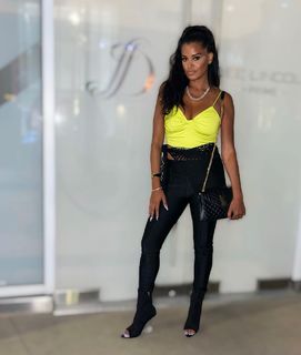 Claudia Jordan feet photo thumbnail