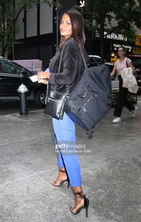 Claudia Jordan feet photo thumbnail