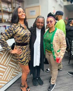 Claudia Jordan feet photo thumbnail