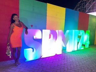 Claudia Jordan feet photo thumbnail