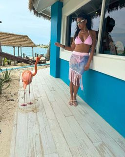 Claudia Jordan feet photo thumbnail