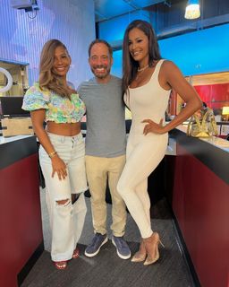 Claudia Jordan feet photo thumbnail