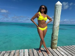 Claudia Jordan feet photo thumbnail