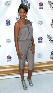 Claudia Jordan feet photo thumbnail