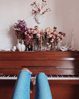Claudia Lagona feet photo 1
