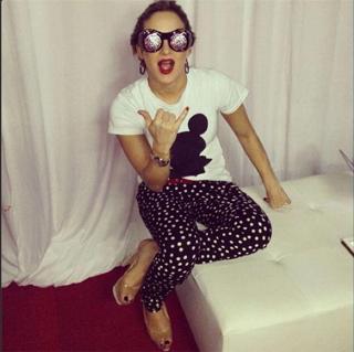 Claudia Leitte feet photo thumbnail