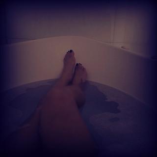 Claudia Leitte feet photo thumbnail