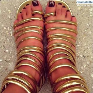 Claudia Leitte feet photo thumbnail