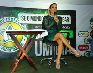 Claudia Leitte feet photo thumbnail