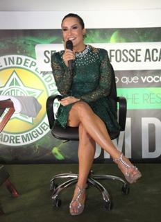Claudia Leitte feet photo thumbnail