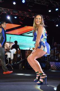Claudia Leitte feet photo thumbnail