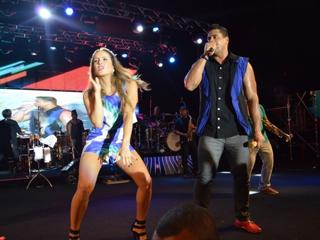 Claudia Leitte feet photo thumbnail