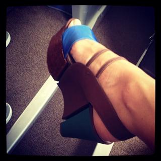 Claudia Leitte feet photo thumbnail