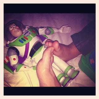 Claudia Leitte feet photo thumbnail