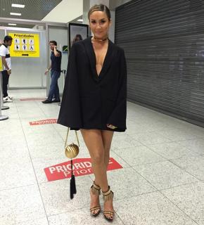 Claudia Leitte feet photo thumbnail