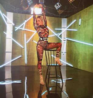 Claudia Leitte feet photo thumbnail