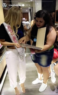 Claudia Leitte feet photo thumbnail