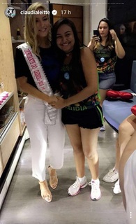 Claudia Leitte feet photo thumbnail