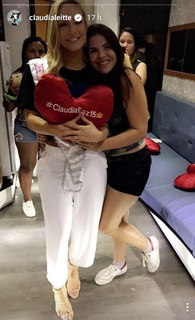 Claudia Leitte feet photo thumbnail