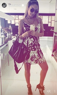 Claudia Leitte feet photo thumbnail