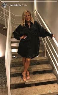 Claudia Leitte feet photo thumbnail