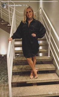 Claudia Leitte feet photo thumbnail